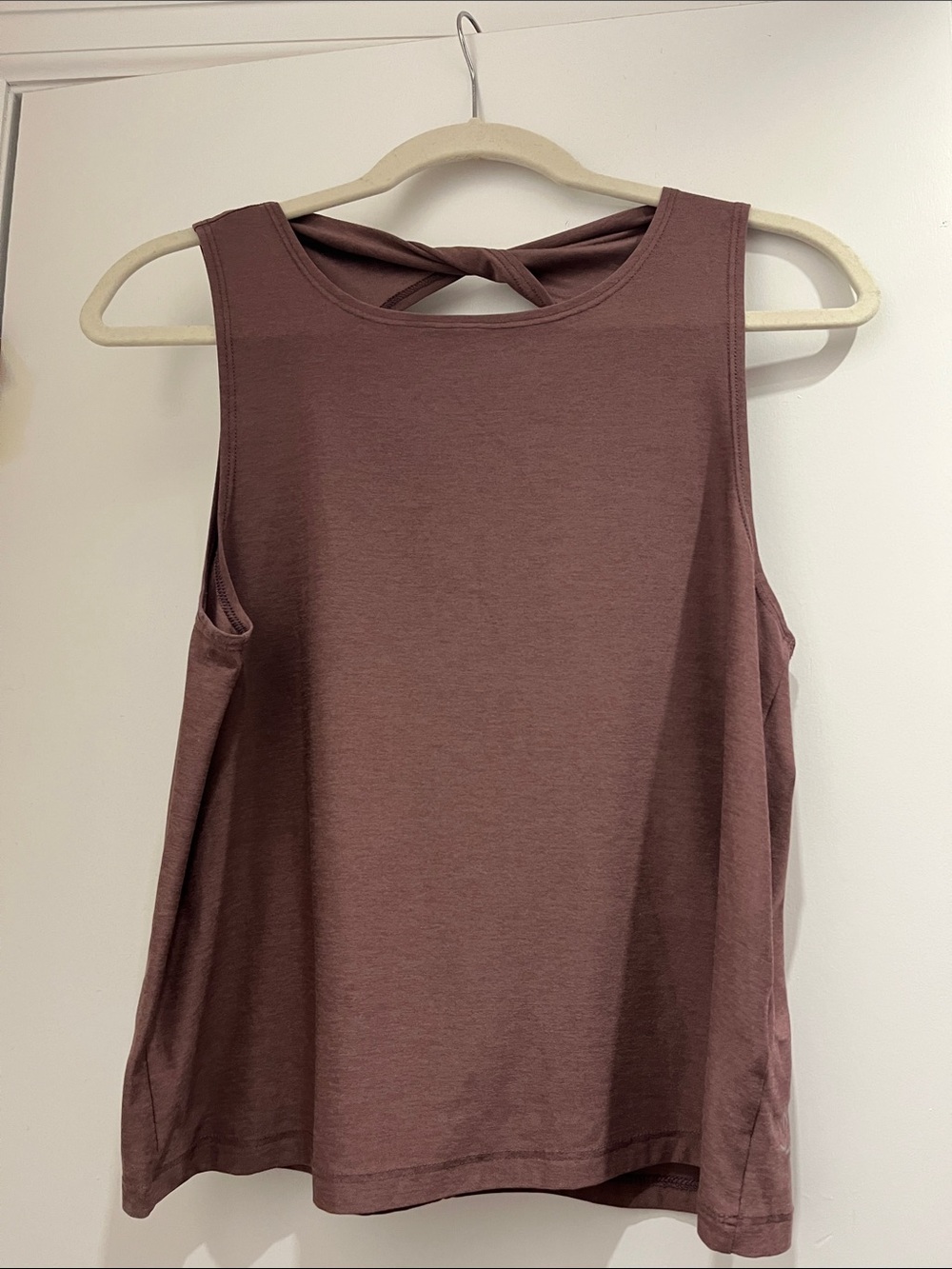 Beyond Yoga Featherweight Aquarius Tank Top Size Small Twist Keyhole open back